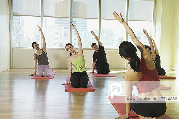 Yoga- oder Pilates-Kurs