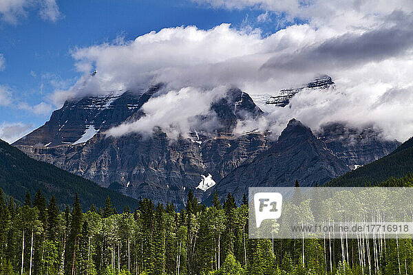 Wolken um Berge  Robson Provincial Park  British Columbia