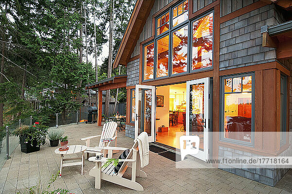 Innenhof eines Hauses an der Westküste; Mayne Island  British Columbia  Kanada