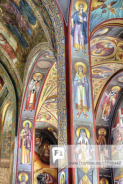 Farbenfrohe religiöse Fresken in der Heiligen Kirche St. Nikolaus in Koukaki; Athen  Griechenland