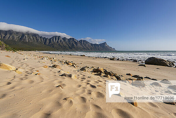 Sandy beach along the Atlantic Ocean at Kogel Bay with the Kogelberg Mountains in the background; Kogel Bay  Western Cape  South Africa