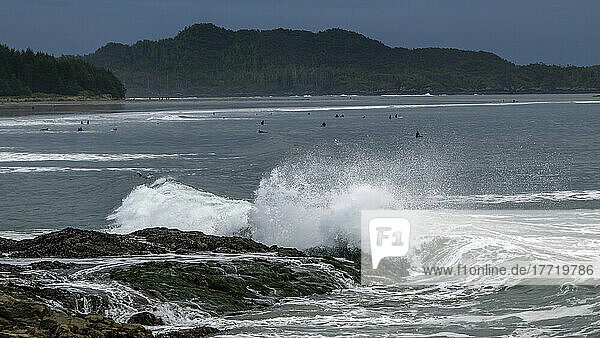 Chesterman Beach  ein beliebtes Ziel für Surfer  Pacific Rim National Park Reserve  Vancouver Island; British Columbia  Kanada