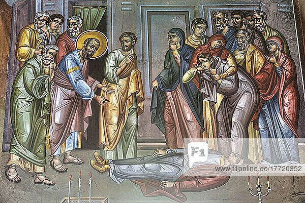 Nahaufnahme eines farbenfrohen religiösen Freskos  das Jesus darstellt  der ein Wunder vollbringt  in der Heiligen Kirche St. Nicholas in Koukaki; Athen  Griechenland
