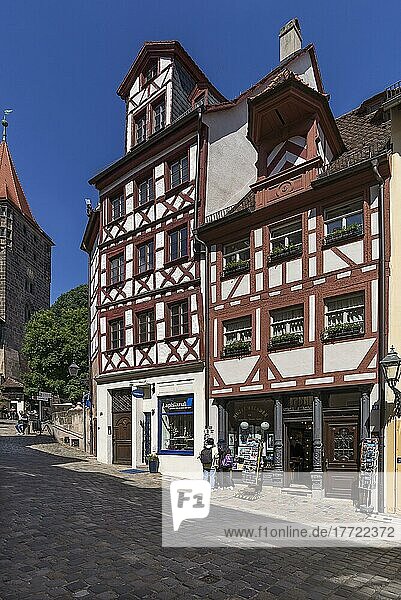 Historische Fachwerkhäuser  Albrecht-Dürer-Straße 30 und 32  Nürnberg  Mittelfranken  Bayern  Deutschland  Europa