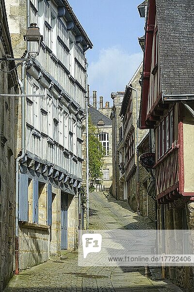 Fachwerkhäuser in der Altstadt von Quimper  Departement Finistere  Region Bretagne  Frankreich  Europa