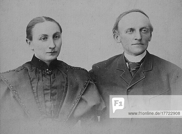 Älteres Ehepaar aus Hannover  ca 1890  Deutschland  Historisch  digital restaurierte Reproduktion einer Vorlage aus dem 19. Jahrhundert  genaues Datum unbekannt  Europa