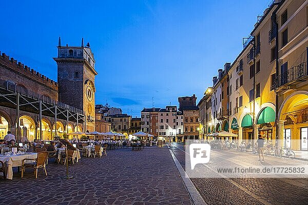 Piazza delle Erbe  Mantova (Mantua)  UNESCO World Heritage Site  Lombardia (Lombardy)  Italy  Europe