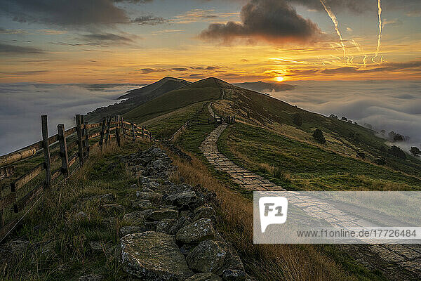 The Great Ridge at sunrise with cloud inversion from Mam Tor  Peak District National Park  Derbyshire  England  United Kingdom  Europe