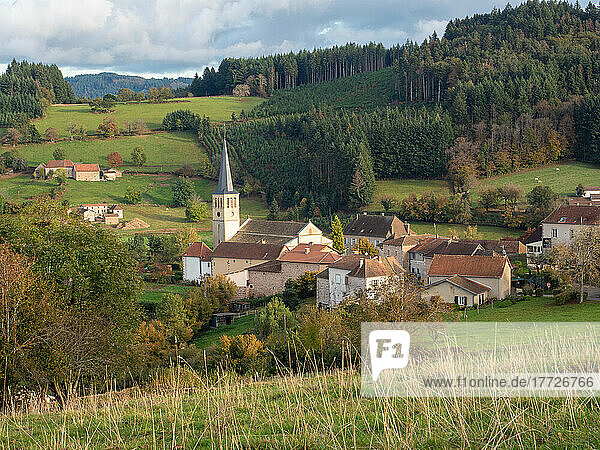 The tiny village of Saint Racho near La Clayette in southern Burgundy  France  Europe