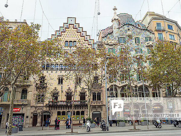 The Block of Discord on Passeig de Gracia includes Casa Amatller  designed by Puig i Cadafalch  and Casa Battlo  by Gaudi  Eixample neighborhood  Barcelona  Catalonia  Spain  Europe