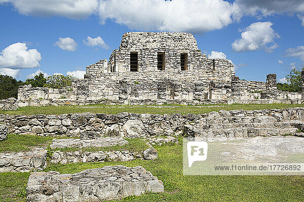 Temple of the Painted Niches  Mayan Ruins  Mayapan Archaeological Zone  Yucatan State  Mexico  North America
