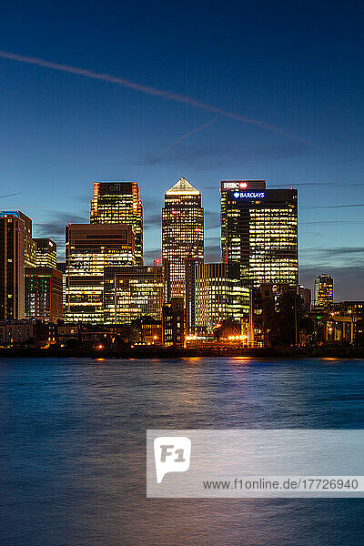 Canary Wharf and Isle of Dogs skyline at sunset  Docklands  London  England  United Kingdom  Europe
