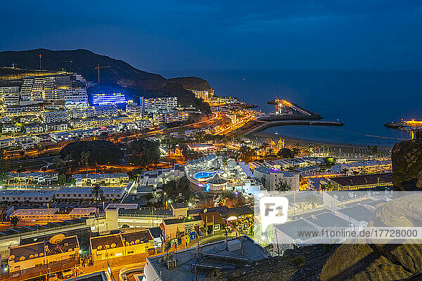 View of Puerto Rico from elevated position at dusk  Playa de Puerto Rico  Gran Canaria  Canary Islands  Spain  Atlantic  Europe