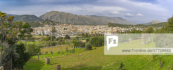 Panoramic view of the town of Pollenca in mountainous setting  Pollenca  Majorca  Balearic Islands  Spain  Mediterranean  Europe