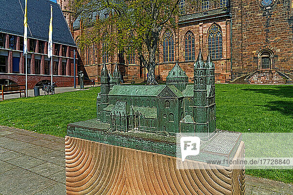 SchUM-Stadt  Modell  Dom Sankt Peter  erbaut 12. Jahrhundert  Südseite  Haus am Dom