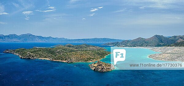 Panorama der Insel Spinalonga mit alter Festung  ehemaliger Leprakolonie und der Bucht von Elounda  Insel Kreta  Griechenland  Europa