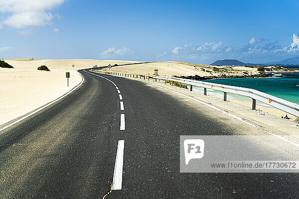 Empty asphalt road crossing the desert  Corralejo Natural Park  Fuerteventura  Canary Islands  Spain  Atlantic  Europe
