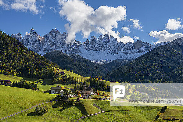 Italy  South Tyrol  Santa Maddalena  View of secluded village in Dolomites