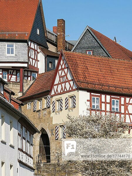 Fachwerkhäuser auf der Stadtmauer am Bamberger Tor in der Altstadt von Kronach  Oberfranken  Bayern  Deutschland  Europa