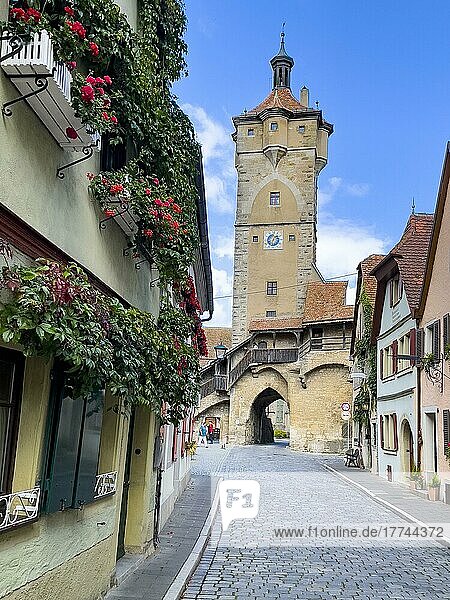 Klingentor  Stadttor von historische Befestigungsanlage in mittelalterliche Altstadt  Rothenburg ob der Tauber  Franken  Bayern  Deutschland  Europa