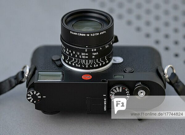 Studio shot Leica M10-R black chrome plated (2021) with special edition Summicron-M 2  0 28 ASPH black matt lacquered (2022)  Baden-Württemberg  Germany  Europe