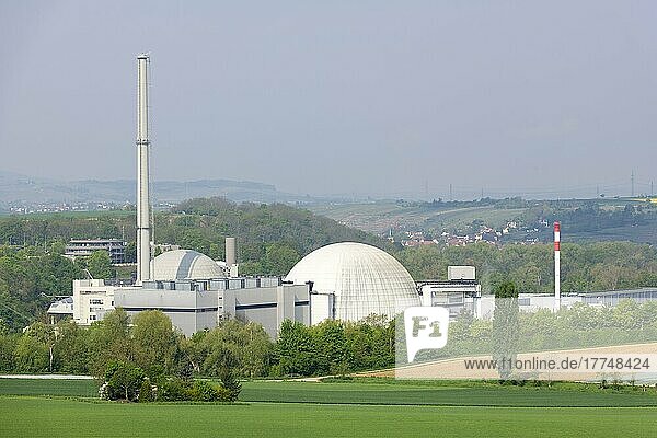 Kernkraftwerk Neckarwestheim mit Reaktorgebäuden  Neckarwestheim  Baden-Württemberg  Deutschland  Europa