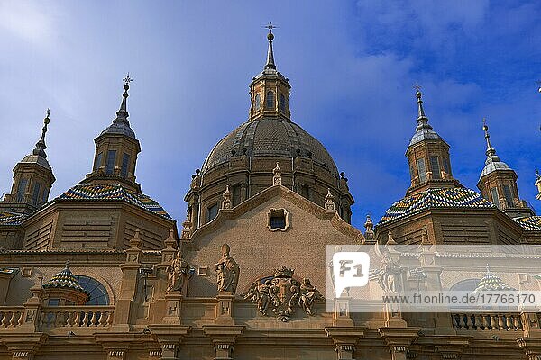 Saragossa  Basilica del Pilar  Basilica del Pilar Platz  Saragossa  Aragon  Spanien  Europa
