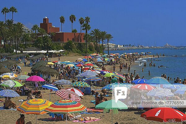 Strand  Burg Bil-Bil  Benalmadena. Costa del Sol  Provinz Malaga  Andalusien  Spanien  Europa