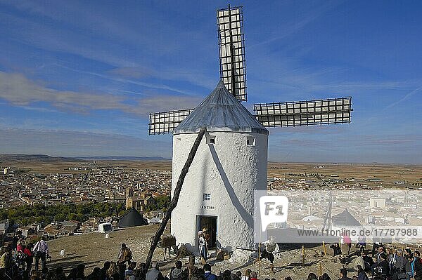 Consuegra  Darstellung des Quijote während des Safranrosenfestes  Provinz Toledo  Route des Don Quijote  Castilla-La Mancha  Spanien  Europa