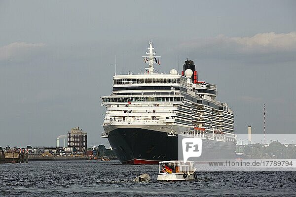 Cruise ship Queen Elizabeth departs from Hamburg harbour  Hamburg  Germany  Europe
