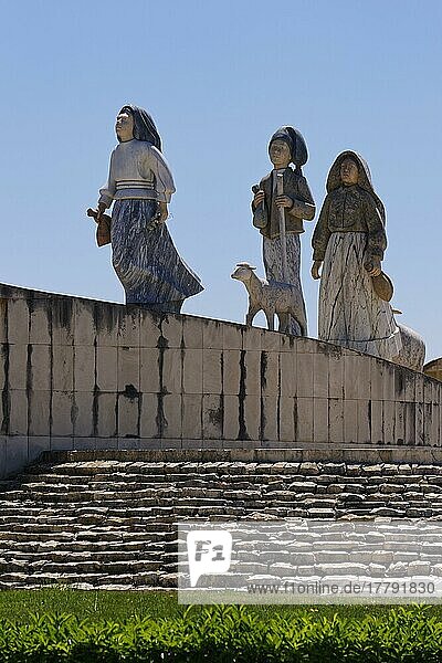 Statue der drei Hirtenkinder  Fatima  Portugal  Europa