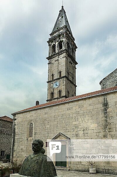 Admiral Matija Zmajevic Statue  in front of St. Nicholas Church  Kotor Bay  Perast  Montenegro  Europe