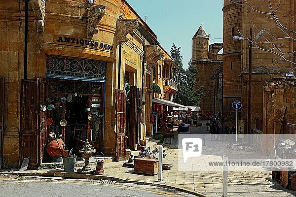 Lefkosa  Lefkosia  Nikosia  im Nordteil der Hauptstadt Zyperns  Antikshop in der Altstadt  Troedelladen  Nordzypern