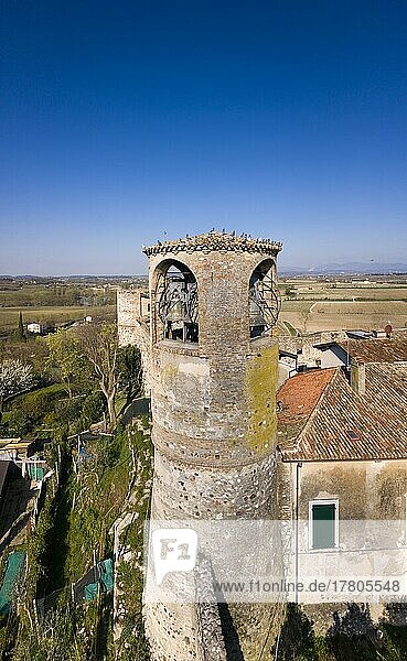 Der Glockenturm von Pozzolengo  Schloss  Lombardei  Brescia  Italien  Europa