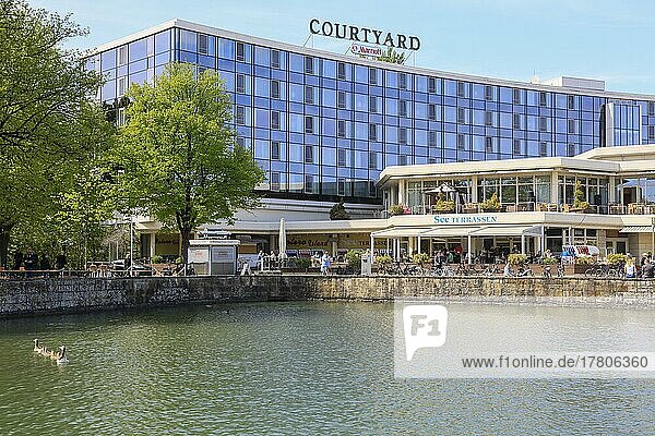 Courtyard Marriott Hotel und Seeterrassen  Maschsee  Landeshauptstadt Hannover  Niedersachsen  Deutschland  Europa