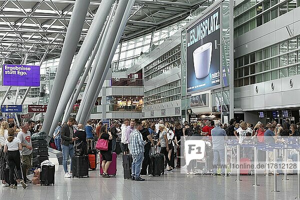 Flughafen Düsseldorf Last Minute Schalter Erfahrungen Abflugschalter - insgesamt 381 Bilder bei Bildagentur F1online