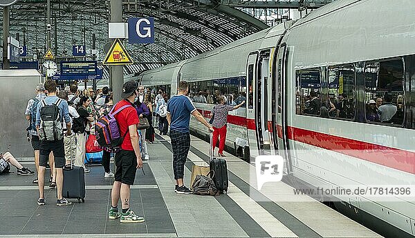 Berlin Central Station  many travellers  Berlin  Germany  Europe