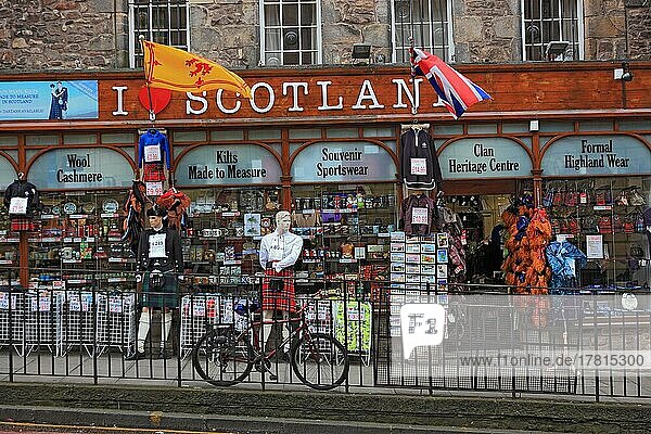 Edinburgh  I Love Scotland Shop in Bankstreet  Souvenir Shop  Scotland  United Kingdom  Europe