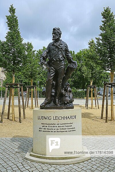 Bronzestatue Ludwig Leichhardt  Naturwissenschaftler und Australienforscher  Cottbus  Brandenburg  Deutschland  Europa