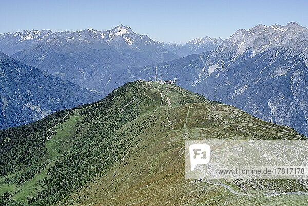 Venet Gipfelhütte  Sendemast  Alpen mit Schneefeldern  Zams  Tirol  Österreich  Europa