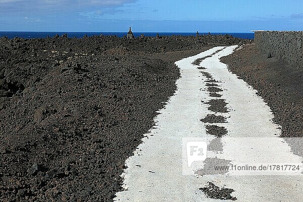 Salzweg  Weg aus Salz in den Salinen Fuencaliente an der Punta de Fuencaliente  der Südspitze der Insel  La Palma  Kanarische Insel  Spanien  Europa
