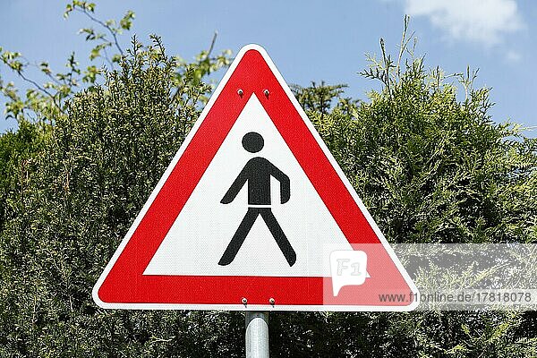 Schild Durchgang Verboten für Fußgänger  Deutschland  Europa