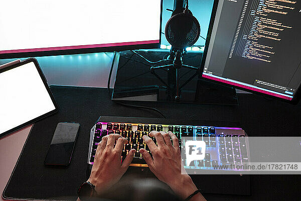 Hand's of man working on desktop PC