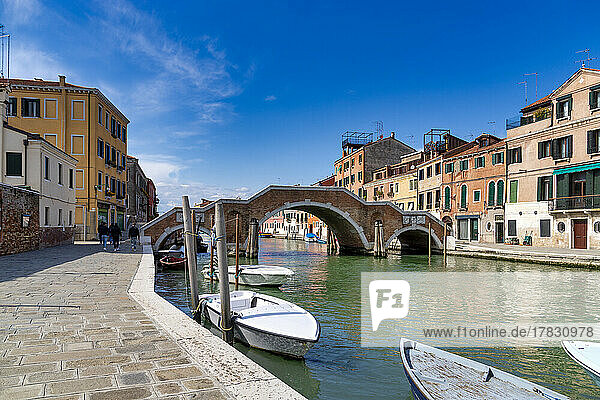 The characteristic bridge of three arches  Sestiere Cannaregio  Venice  UNESCO World Heritage Site  Veneto  Italy  Europe