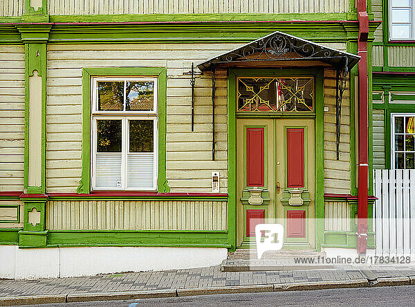 Traditionelles Holzhaus  Tallinn  Estland  Europa