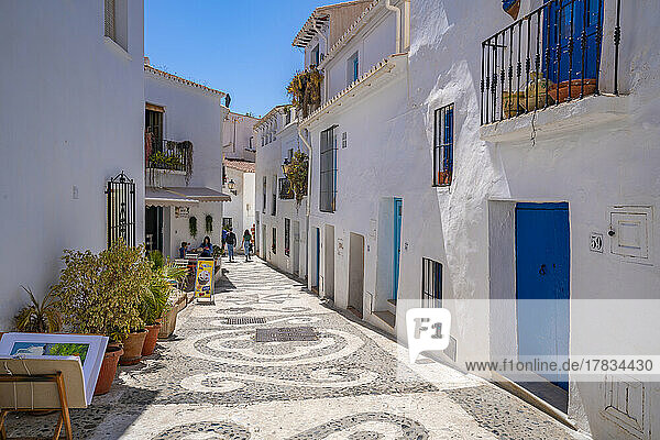 View of cafe in narrow street of whitewashed houses  Frigiliana  Malaga Province  Andalucia  Spain  Mediterranean  Europe