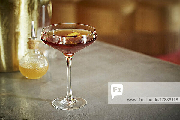 Eleganter Cocktail in einem Martiniglas