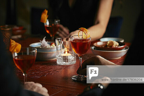Dinnerparty mit Negronis