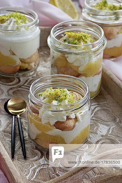 Lemon Curd Tiramisu  serviert im Glas