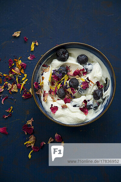 Yoghurt and blueberries with edible flowers
